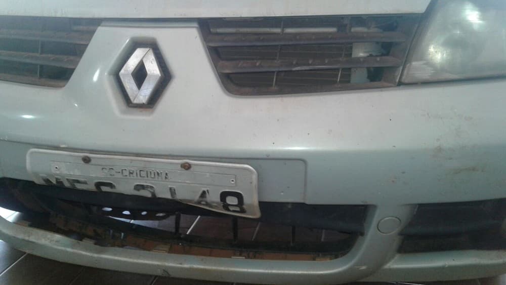Carro que "ligava sozinho" atropela e esmaga cliente em MT