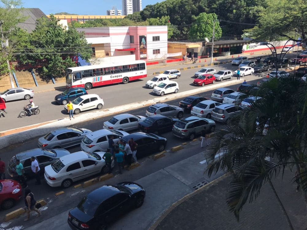 FOTOS E VÍDEO: Protesto em Natal de prestadores do Uber contra PL