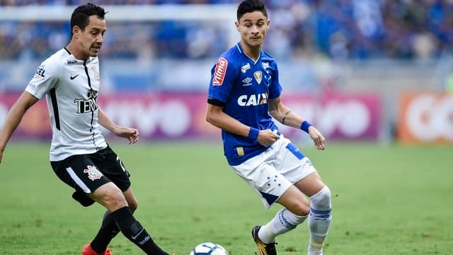 Corinthians busca empate com Cruzeiro, mas vê vantagem na liderança diminuir