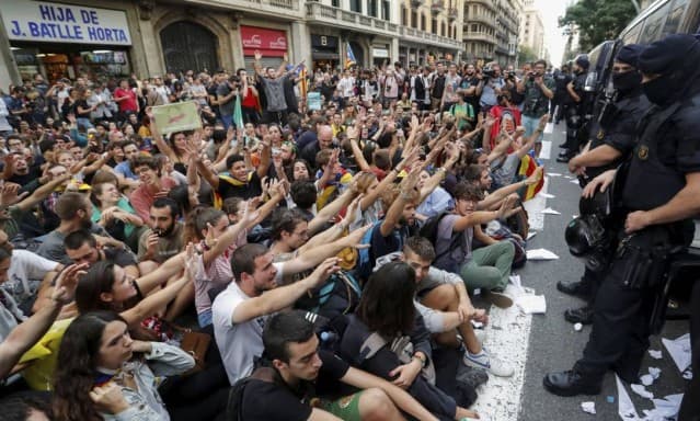 Madri ameaça intervenção na Catalunha