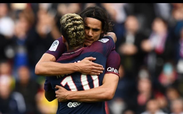 Cavani minimiza polêmica com Neymar: "Há coisas que ficam maiores do que são"