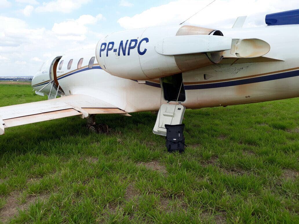 Jatinho que levava dupla Maiara e Maraisa sai da pista em aeroporto após pneu estourar, diz assessoria