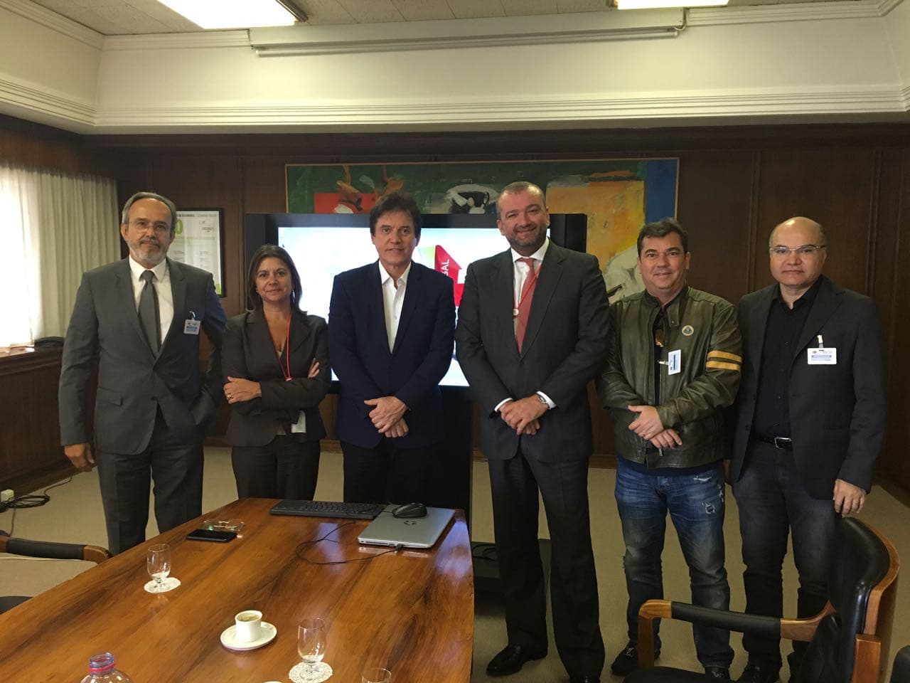 FOTOS: Robinson se reúne com companhia aérea TAP e Embaixada do Brasil em Lisboa