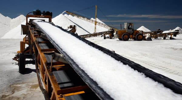 Produção de sal no RN é ameaçada por proibições do Código Florestal, destaca reportagem