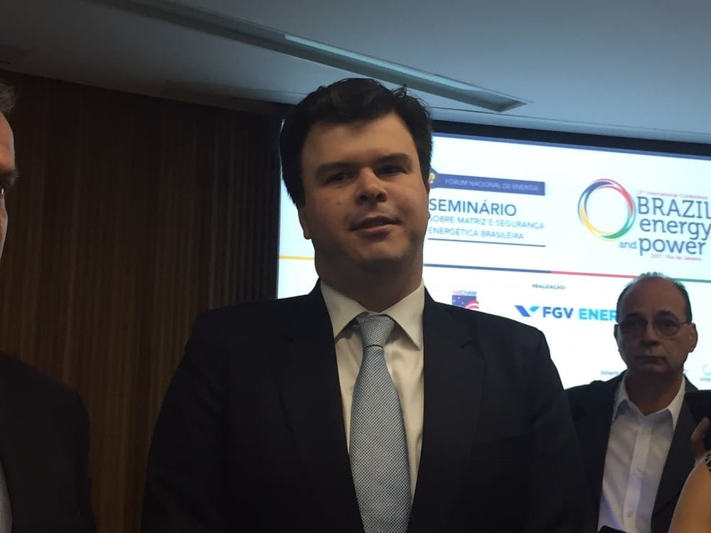 Ministro admite que governo cogita contas de luz ainda mais altas