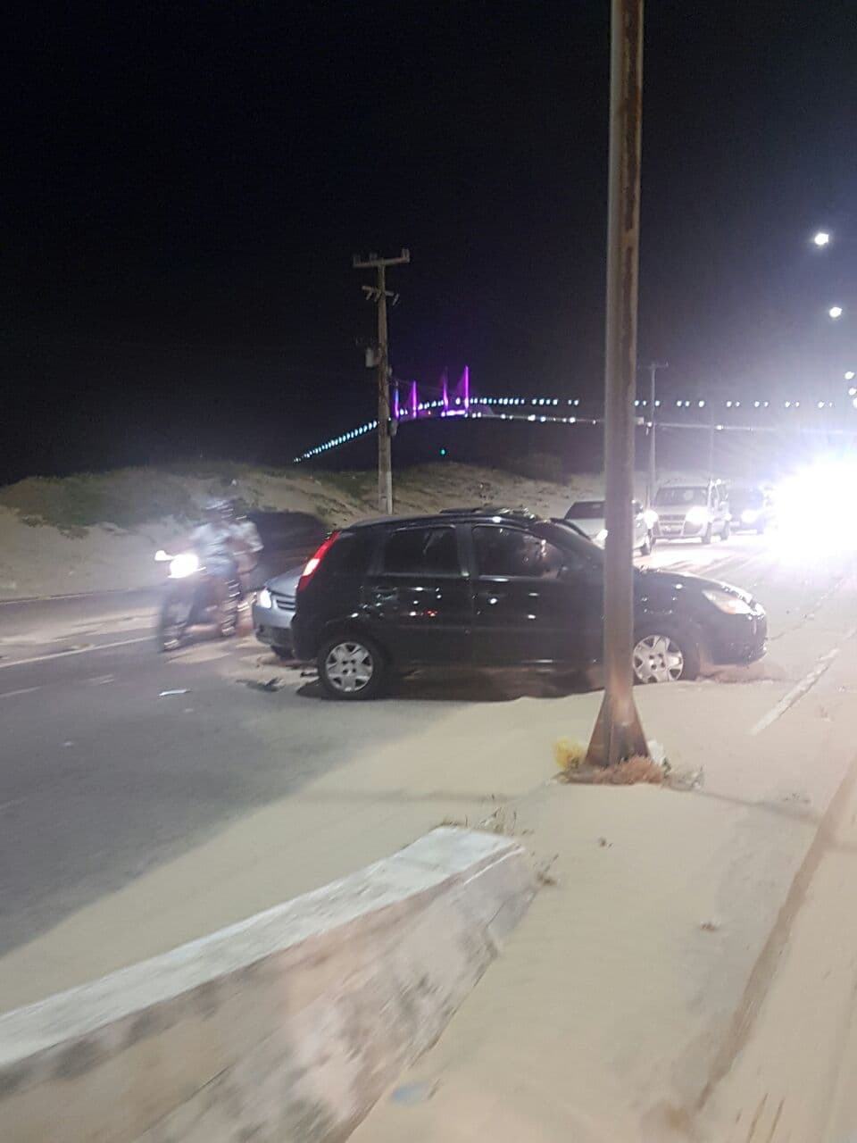 FOTO: Acidente é registrado na Praia do Meio