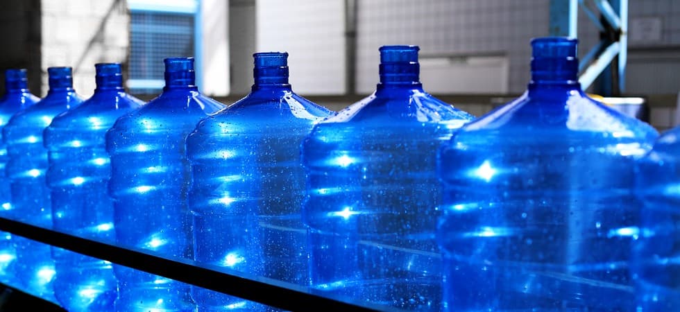 Entenda as diferenças entre água mineral e água adicionada de sais