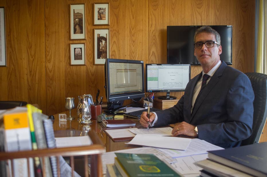 Juiz não pode mandar prender ‘a torto e direito’, diz ministro do STJ