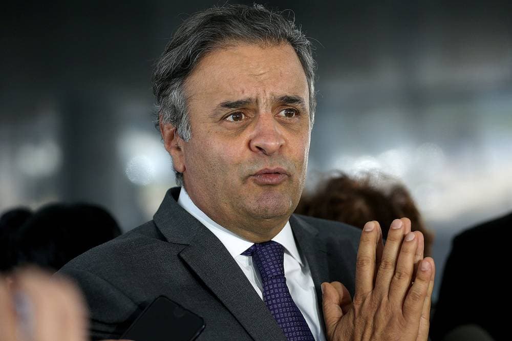 Marca de cerveja provoca Aécio Neves no Facebook