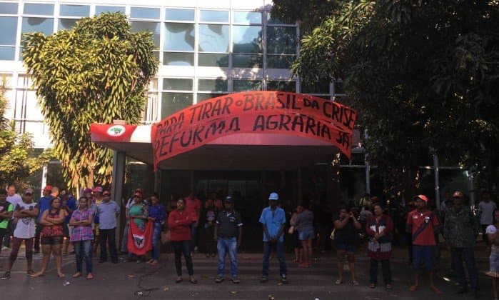 FOTOS: Manifestantes do MST ocupam Ministério do Planejamento