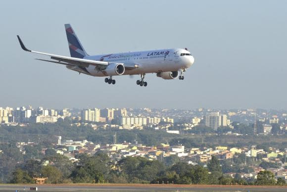 Transporte aéreo de passageiros tem aumento de 7,8% em outubro, diz Anac
