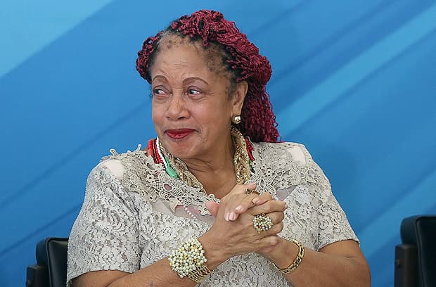Ministra que tentou furar teto salarial diz que é ‘preta, pobre e da periferia'