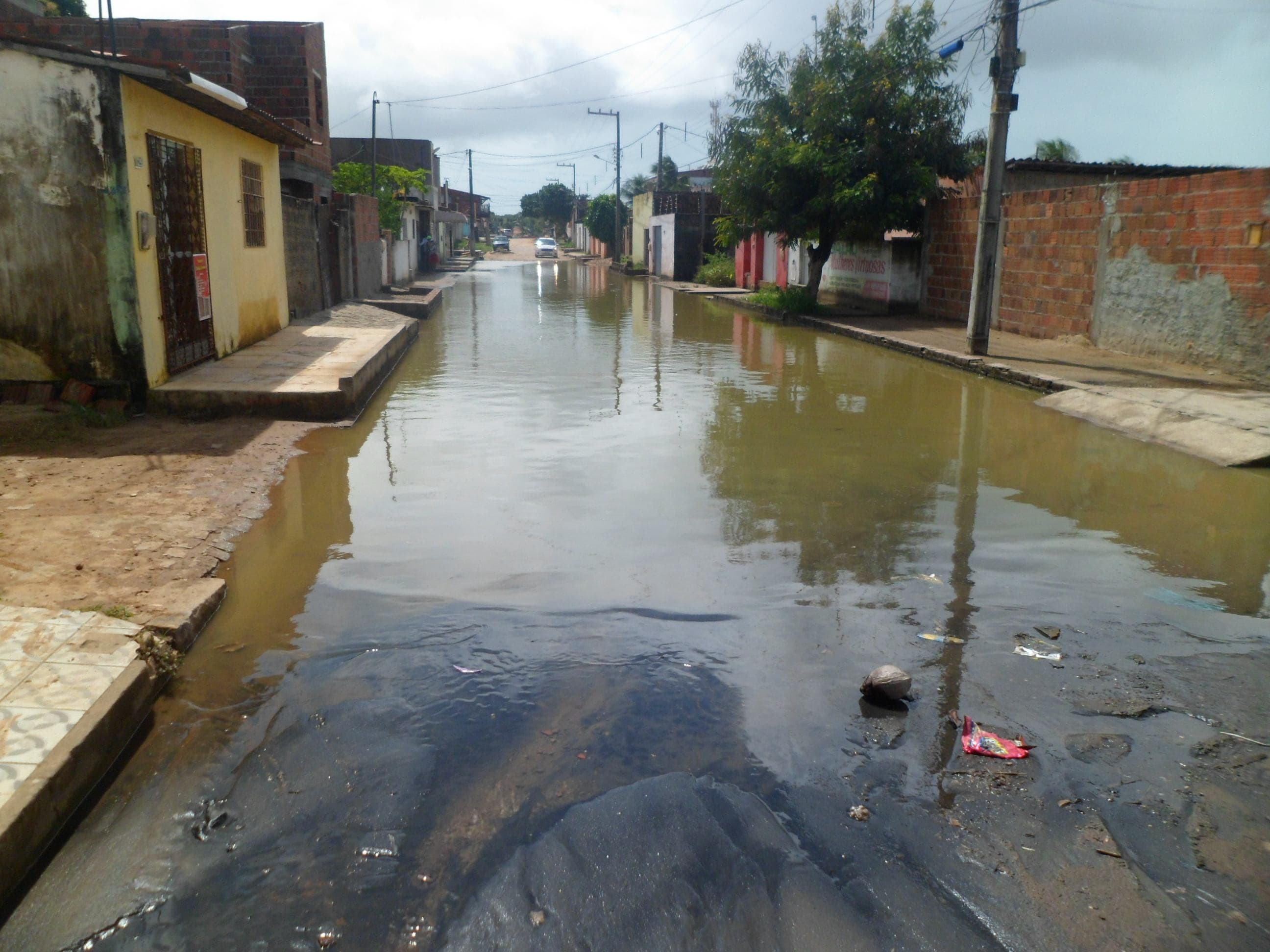FOTO: MPRN vistoria rua inundada na zona Norte de Natal