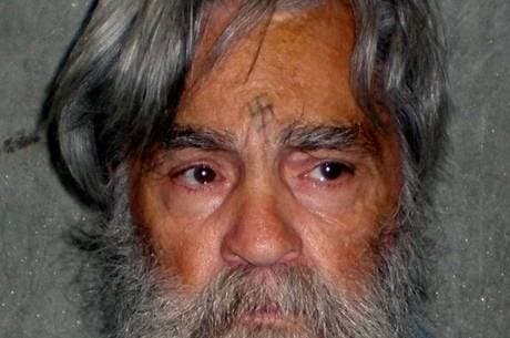 Charles Manson, um dos mais famosos assassinos dos EUA, morre aos 83 anos