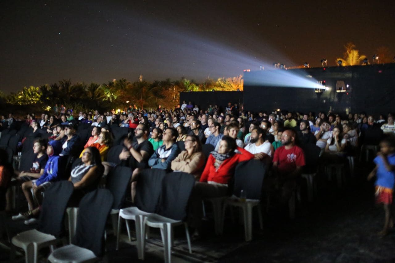 FOTOS: Cinema muda a vida dos jovens e das famílias de Gostoso