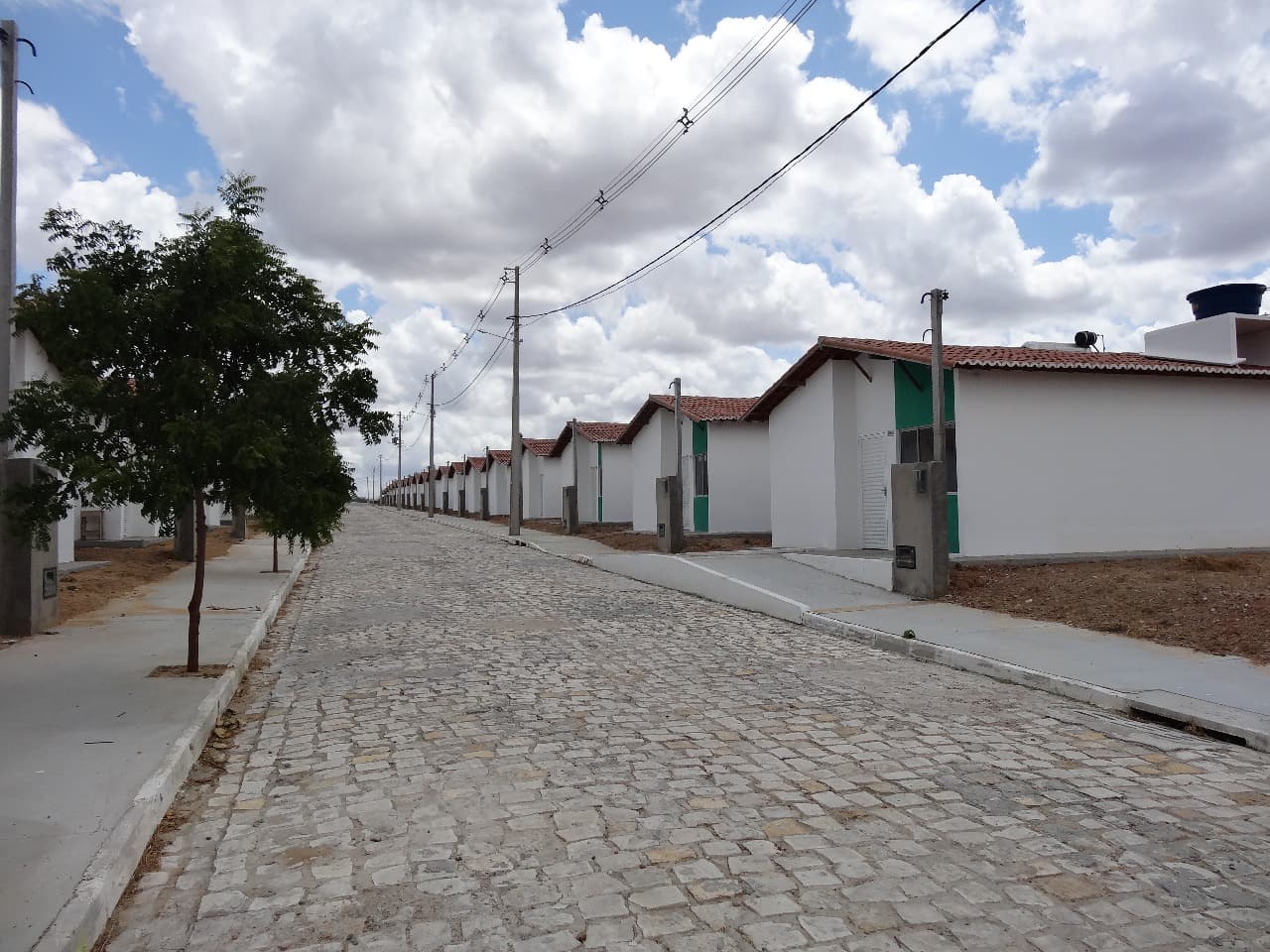 Beneficiários de casas construídas pela CAGEO participam de vistoria
