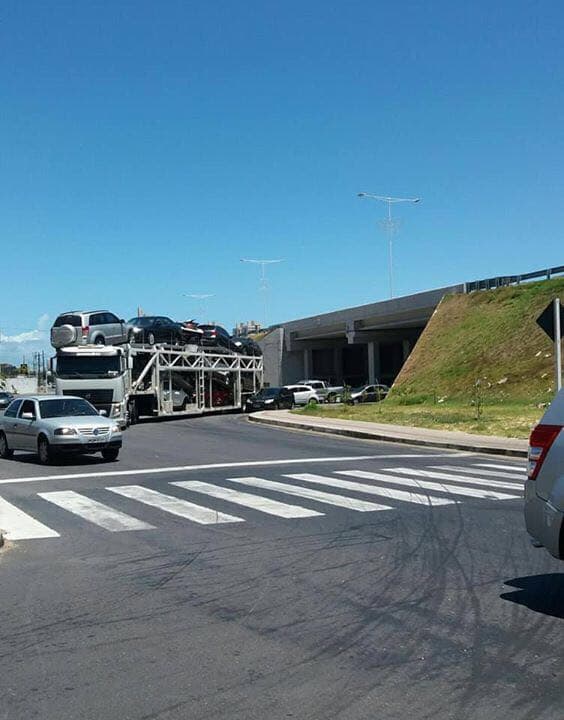 Colisão entre carro e caminhão cegonha é registrado em Neópolis, Natal
