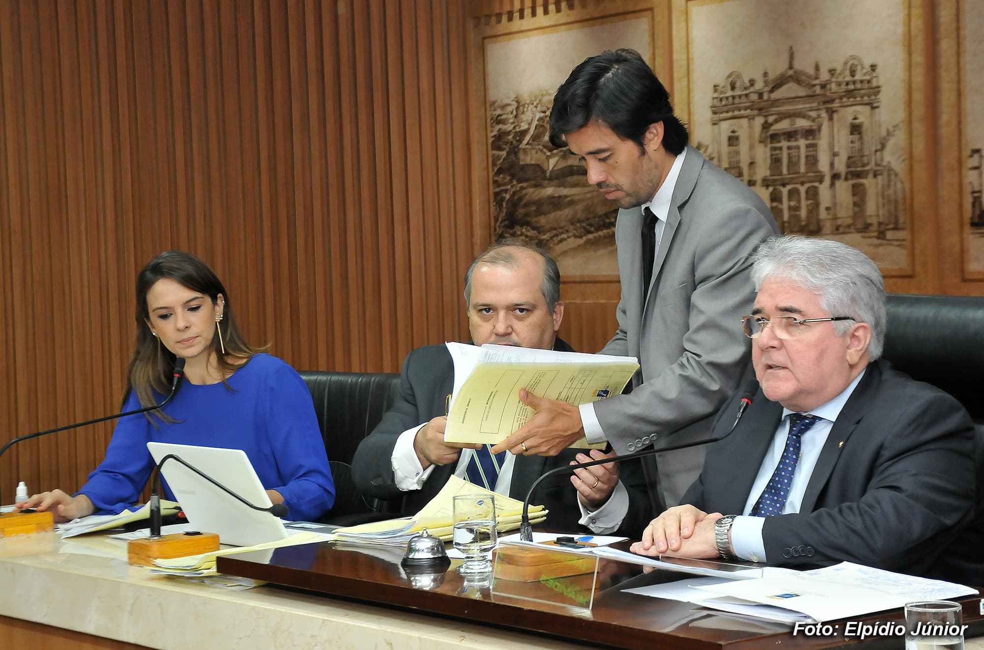 Vereadores derrubam 14 vetos do Executivo; outros dois foram mantidos