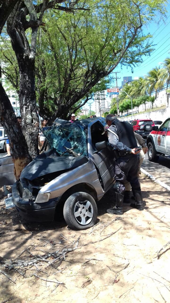 FOTOS: Acidente é registrado na Prudente de Morais