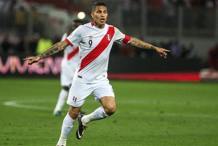 Atacante peruano Guerrero, do Flamengo, foi flagrado em exame antidoping no jogo contra a Argentina, afirma TV