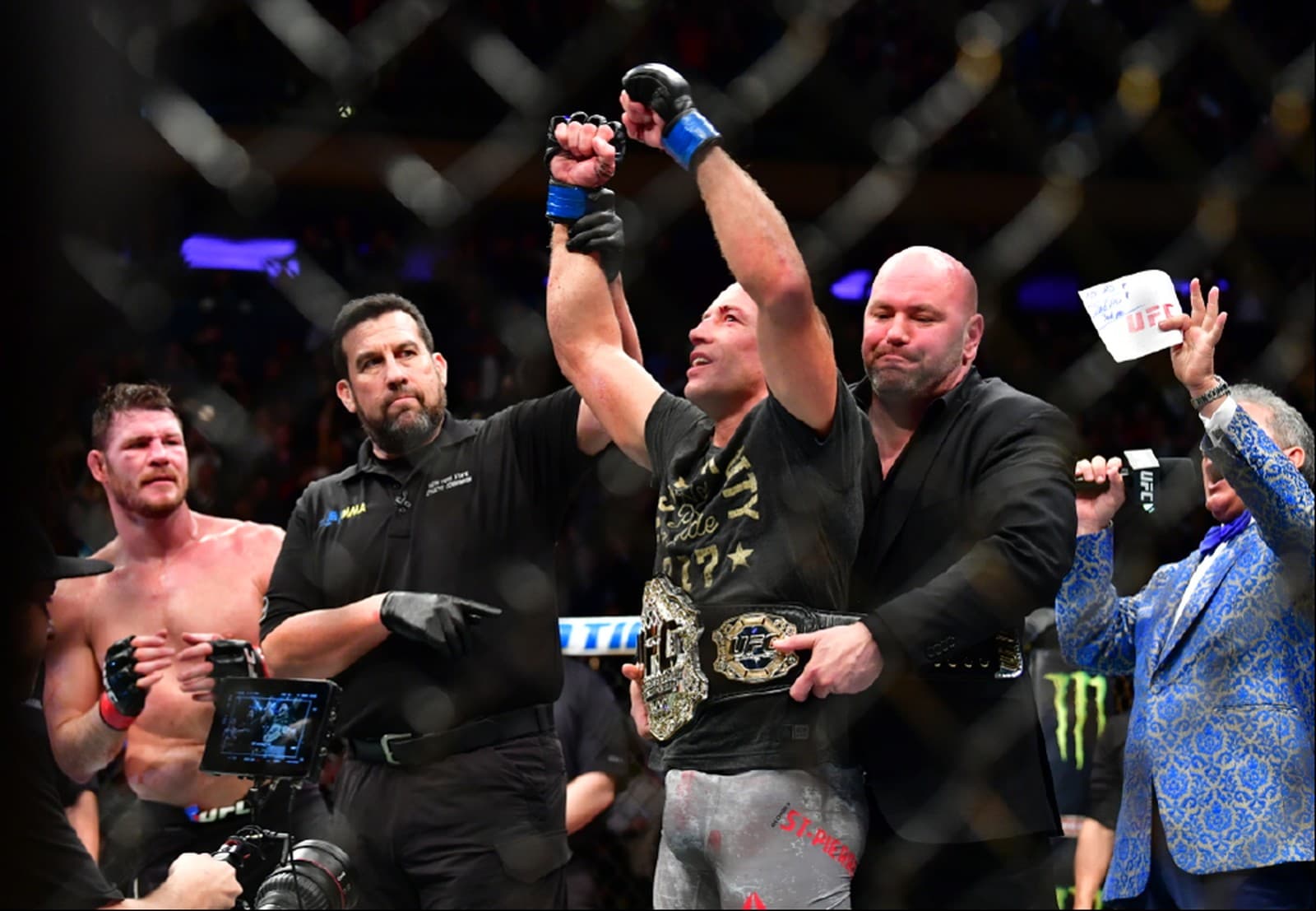 Georges St-Pierre ressurge, apaga Bisping e conquista o título dos médios em NY
