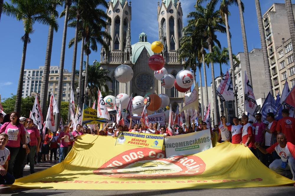 Centrais sindicais anunciam greve geral em dezembro