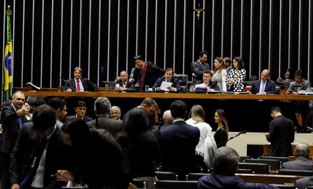 Câmara aprova texto-base de projeto que acaba com progressão de regime para quem matar policial