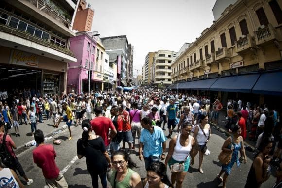 População brasileira é formada basicamente de pardos e brancos, mostra IBGE