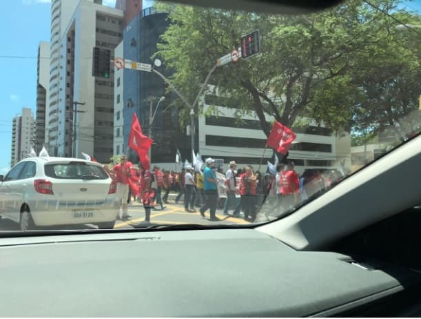 FOTOS: Protesto gera caos na Salgado Filho