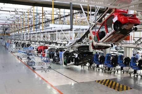 Indústria do Brasil tem maior expansão em quase sete anos