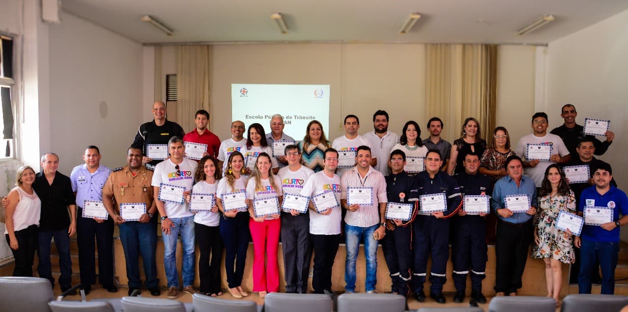 Detran certifica 25 servidores em curso de Instrutor Especialista em Trânsito