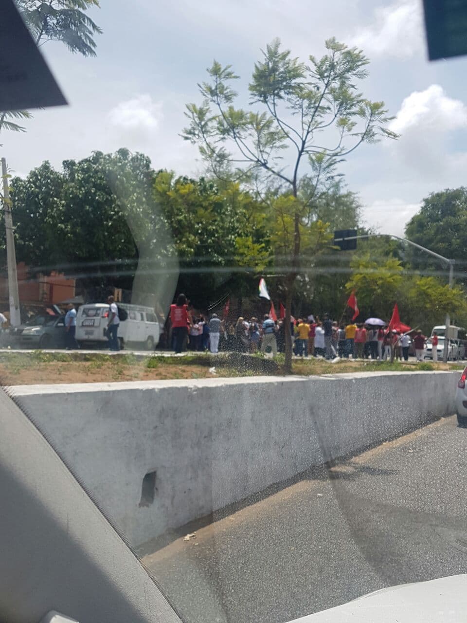 FOTO: Protesto em frente ao Hospital Walfredo Gurgel prejudica trânsito na Hermes da Fonseca