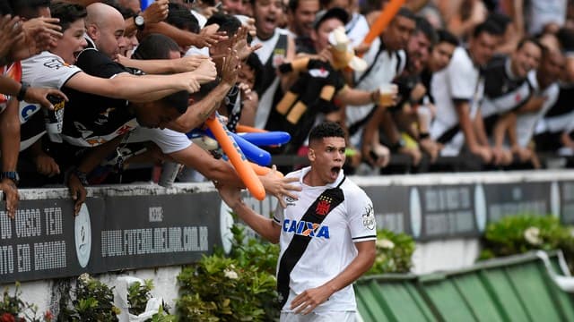 Base decide, Vasco vence Ponte Preta e confirma vaga na Libertadores