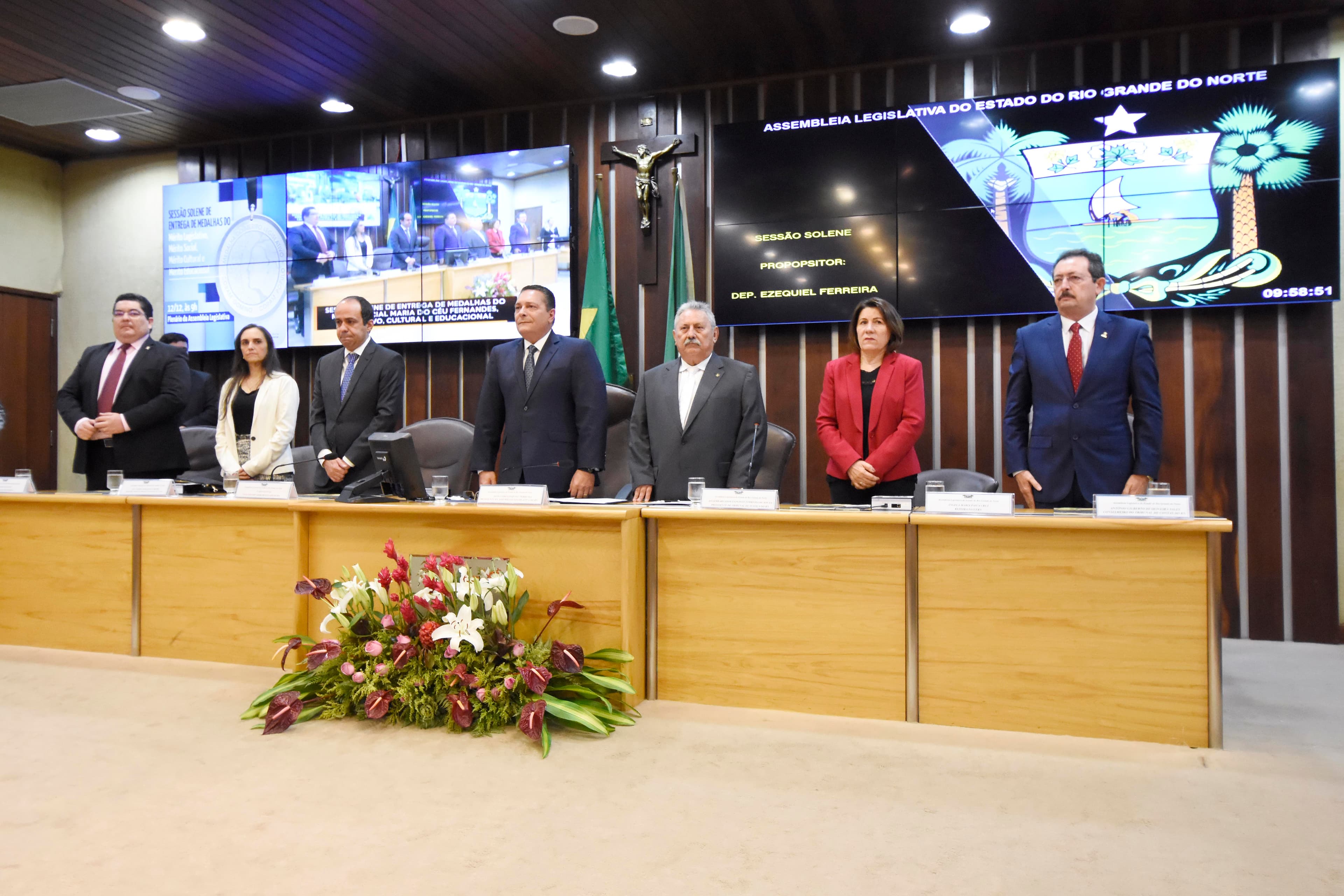 FOTOS: Com galerias cheias, medalhas de Mérito são entregues na Assembleia do RN; conheça homenageados