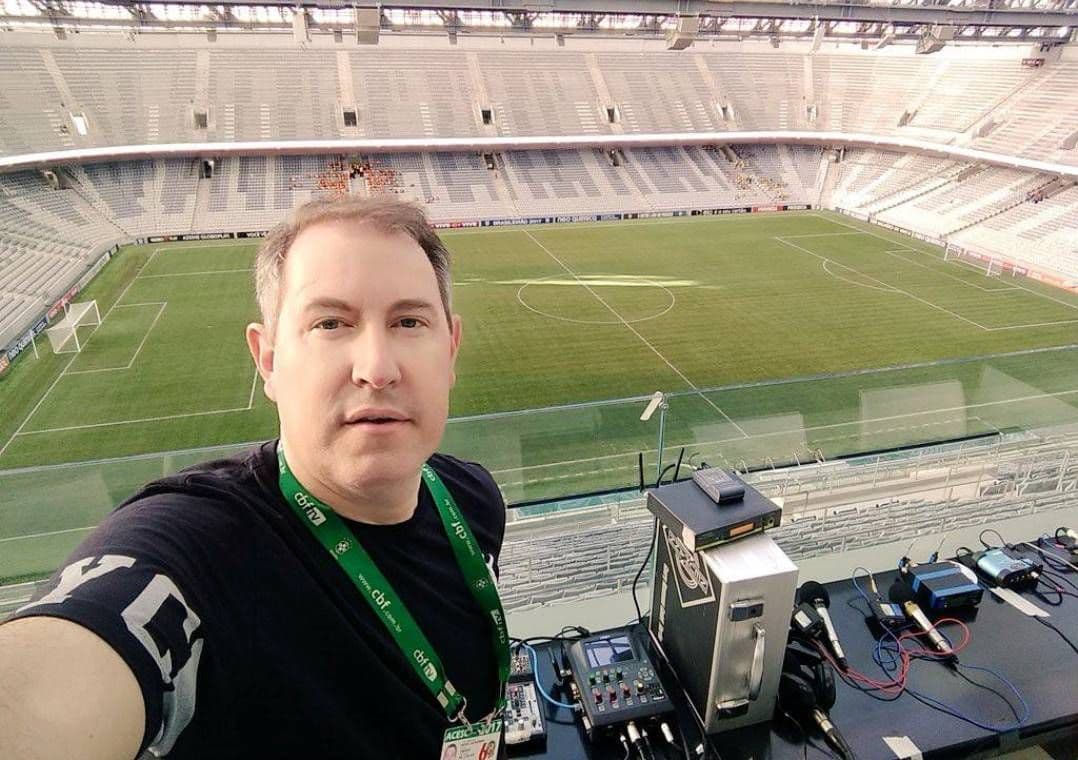 EMOCIONANTE: Rafael Henzel, sobrevivente do voo da LaMia, chora ao narrar gol da Chape no último minuto, que deu vaga na Libertadores; ouça