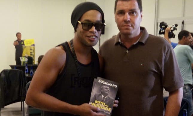 Ronaldinho Gaúcho acerta candidatura ao Senado pelo partido de Bolsonaro, diz colunista