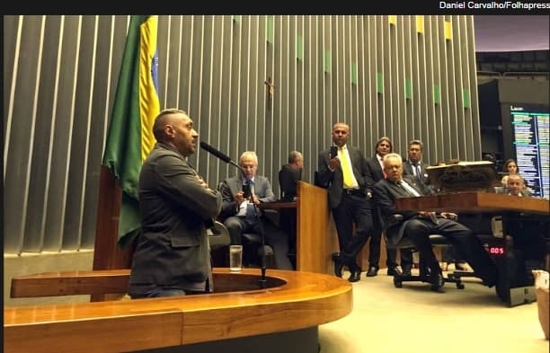 Apesar do discurso moralista, Tiririca imitou práticas dos colegas