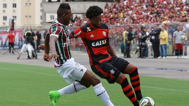Com gol de Willian Arão aos 45, Flamengo e Fluminense empatam e avançam na Taça Rio