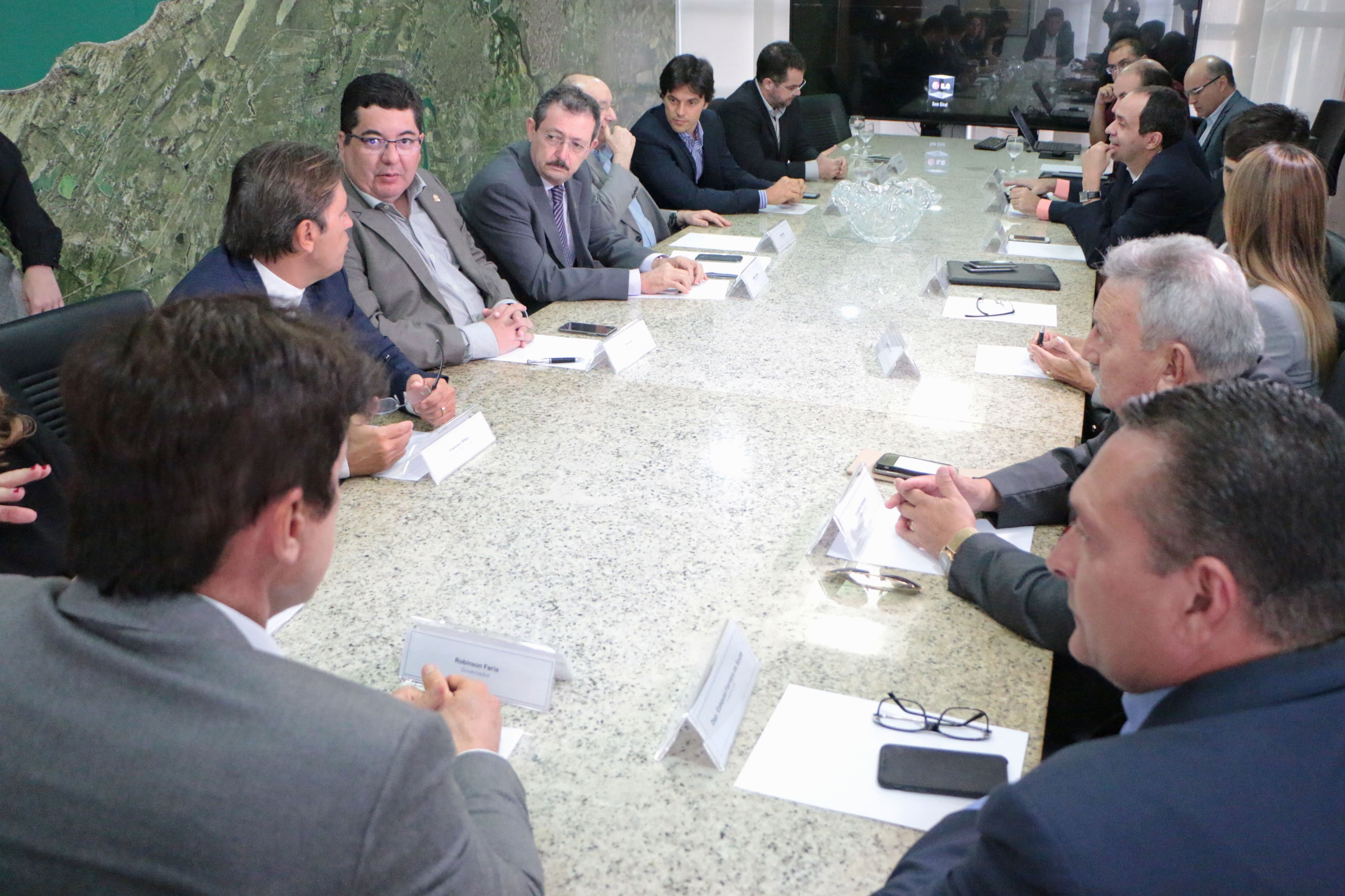FOTOS: Governador expõe quadro financeiro aos poderes e propõe medidas para conter a crise