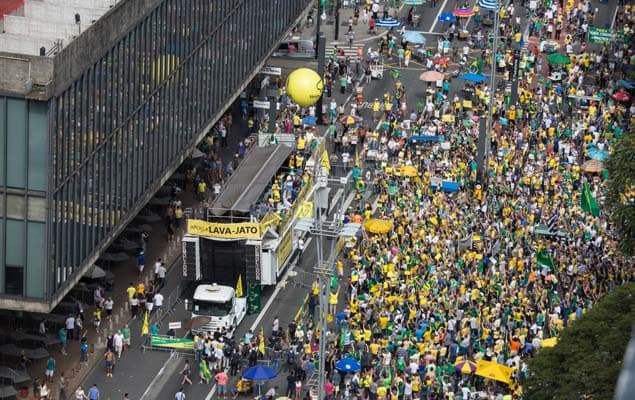 MBL organiza ‘CarnaLula' em Porto Alegre em dia de julgamento