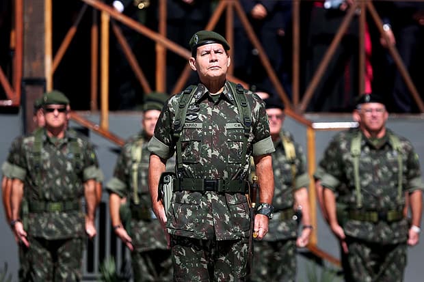 Militar que falou em intervenção segue em cargo do qual foi exonerado