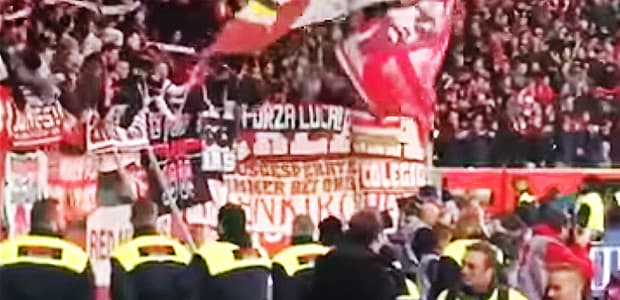 Em gafe, Gleisi lê apoio a Lula em faixa que dizia ‘Forza Luca'