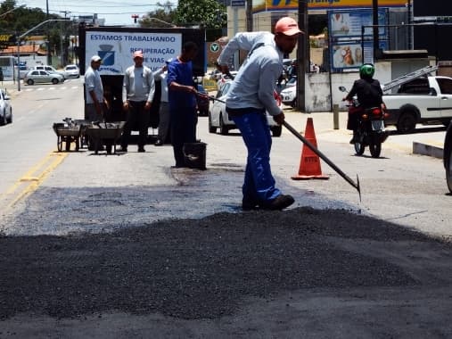 Ruas e avenidas de Neópolis recebem serviços da operação tapa buraco nesta semana