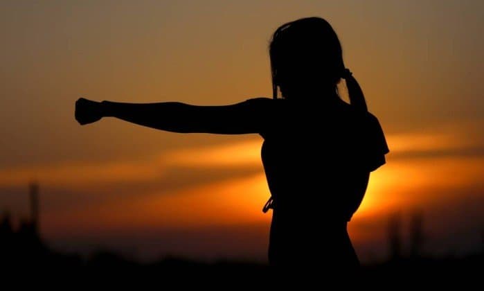 Ciência comprova: mulheres são mais ‘fortes’ que os homens; entenda em que circunstâncias