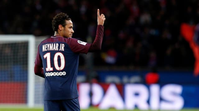 Neymar faz quatro, Cavani iguala recorde de Ibra, e PSG humilha o Dijon