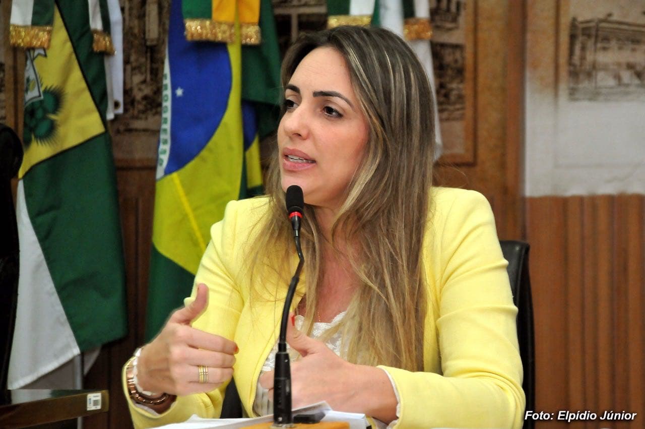 Vereadora e moradores de Neópolis discutirão remoção de feira e de ambulantes com a Semsur