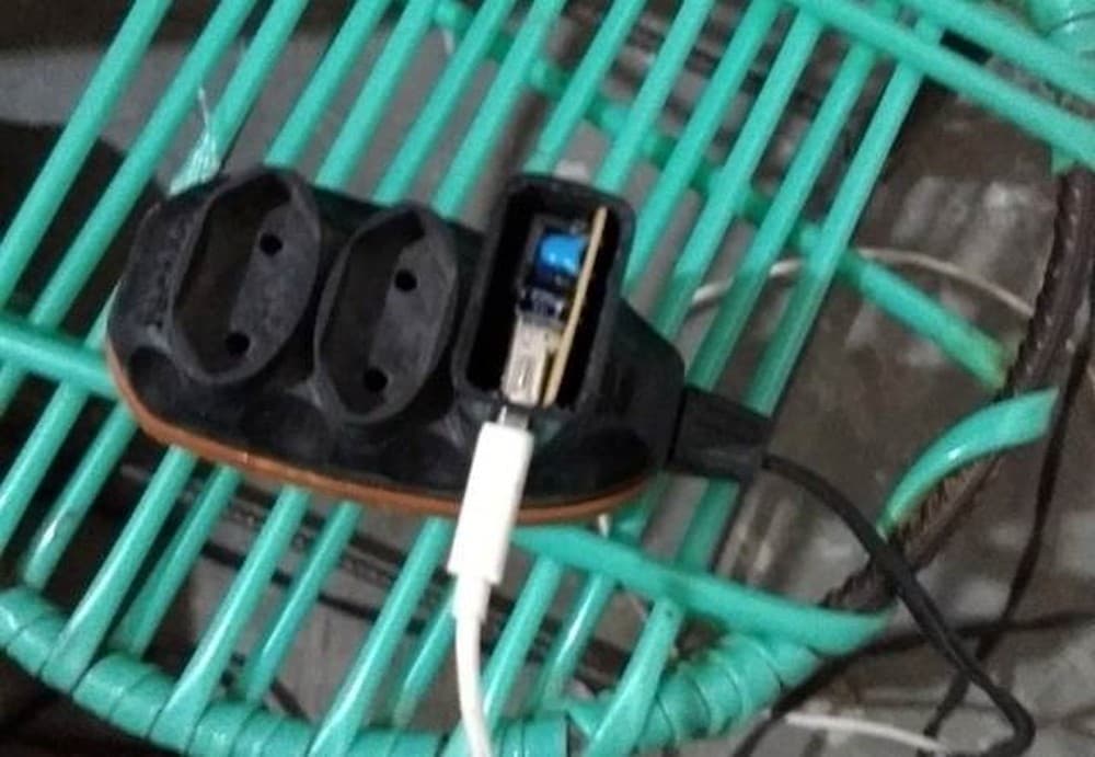 Mulher morre ao sofrer choque elétrico após colocar celular para carregar em PE