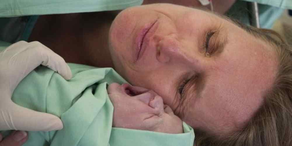 Partos por cesáreas podem estar afetando a evolução humana, sugere estudo