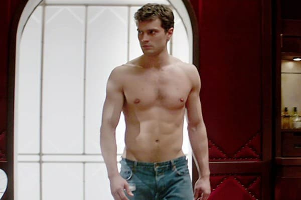 Christian Grey - (FAKE): Ator de '50 Tons' revela que usou enchimento na cueca durante cenas de sexo