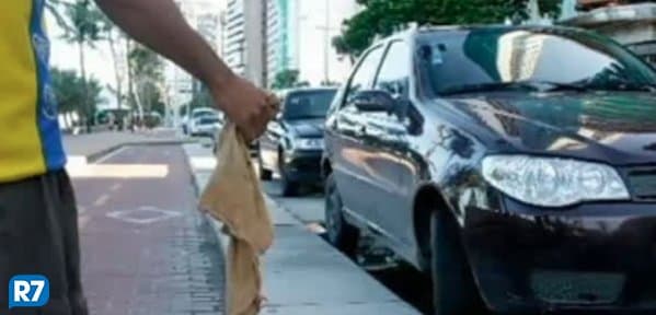 Flanelinha que coagir motorista em SP pode levar multa de R$ 1,5 mil